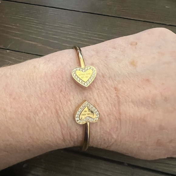 GOLD STAINLESS STEEL ADJUSTABLE BANGLE ACCENTED WITH HEART AND CRYSTALS - Picture 5 of 6